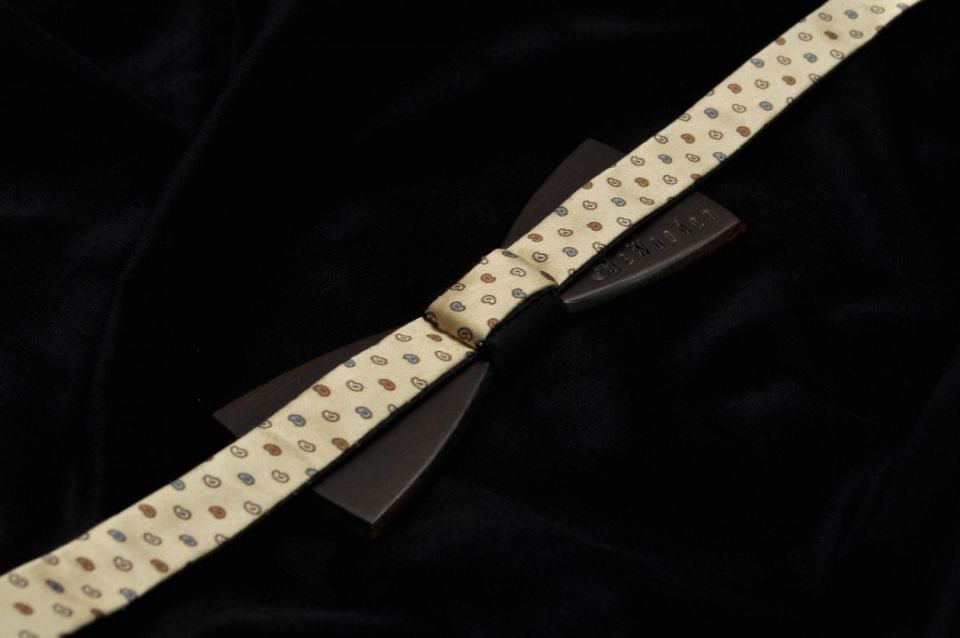 BeWooden - Wyjątkowa drewniana muszka Taurum