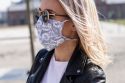 Stílusos védelem, ami egyedivé tesz. BeWooden Paisley Mask arcmaszk pamutból.
