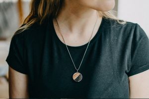 Medalion Apis Nox Necklace Medallion