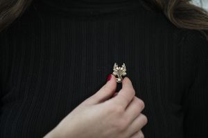 Drewniana broszka Scorpius Brooch