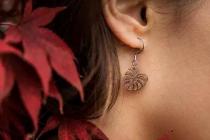 Drewniane kolczyki Monstera Earrings