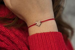 Bransoletka sznurkowa Red Heart Wooden Bracelet