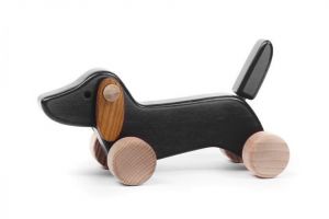 Czarny Jamnik Drewniany