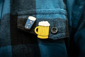 Drewniana broszka Beer Brooch