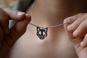 Drewiany wisiorek Black Foxy Pendant