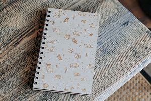Drewniany notatnik ze zwierzętami leśnymi A5