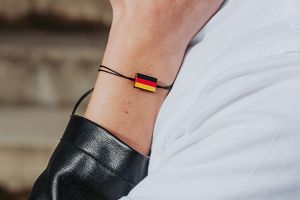 Bransoletka Niemcy z drewnianą flagą