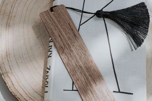 Drewniana zakładka do książki Turn The Page Bookmark