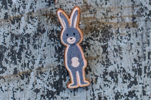 Drewniana broszka Cute Bunny