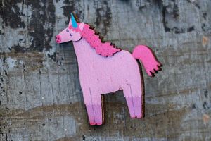 Drewniana broszka Cute Unicorn 
