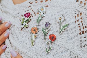 Drewniana broszka Icelandic Poppy Brooch