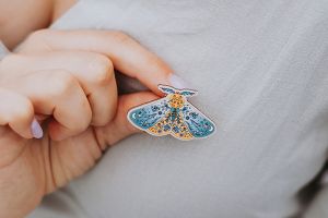 Drewniana broszka Ćma