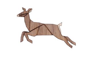 Drewniana broszka Jumping Doe Brooch