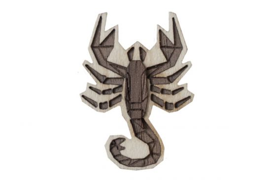 Drewniana broszka Scorpius Brooch