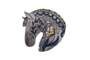 Drewniana broszka Grey horse Brooch
