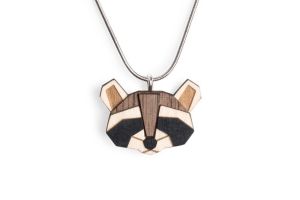 Drewniany wisiorek Raccoon Pendant
