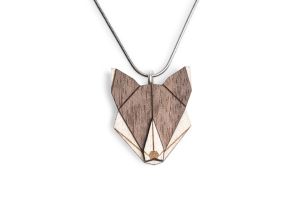 Drewniany wisiorek Wolf Pendant