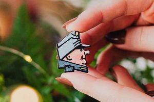 Drewniana broszka – Dobry wojak Szwejk – Jaroslav Hašek ©