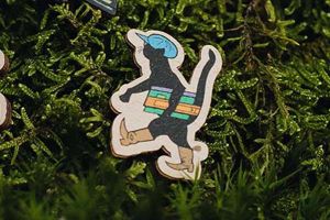 Drewniana broszka – Mikeš idzie do szkoły – Josef Lada ©