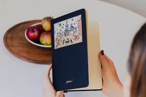 Notatnik A5 – Zwierzątka zimujące w leśniczówce – Josef Lada ©